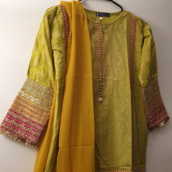 Girls' Mehnd Green Silk 3-Pieces Party Dress - Picture 7 of 8